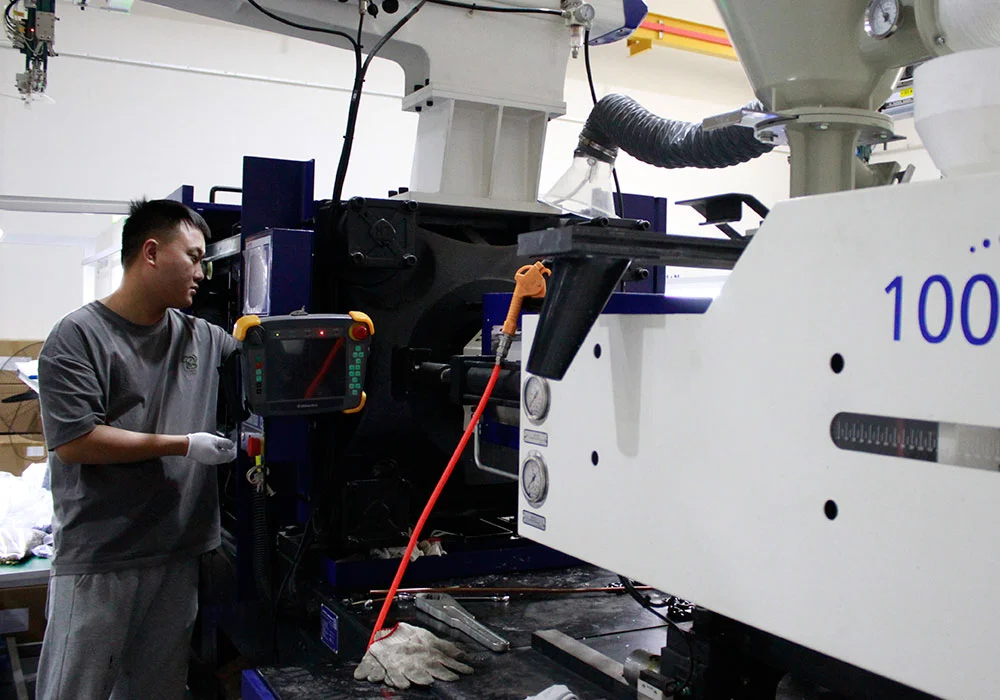 Injection Molding Machine Setup