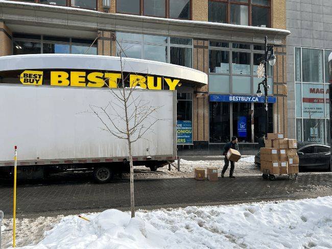 unloading packages from truck